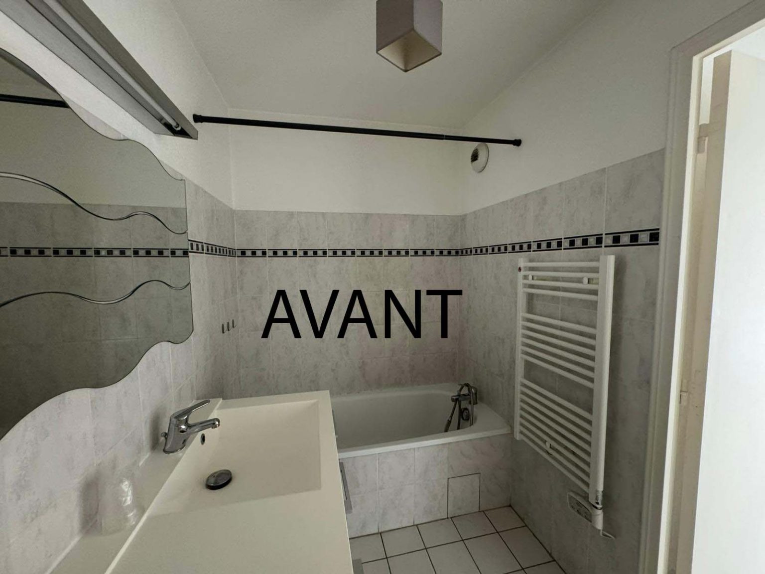 Salle de bain avant travaux – appartement Galini à Cannes