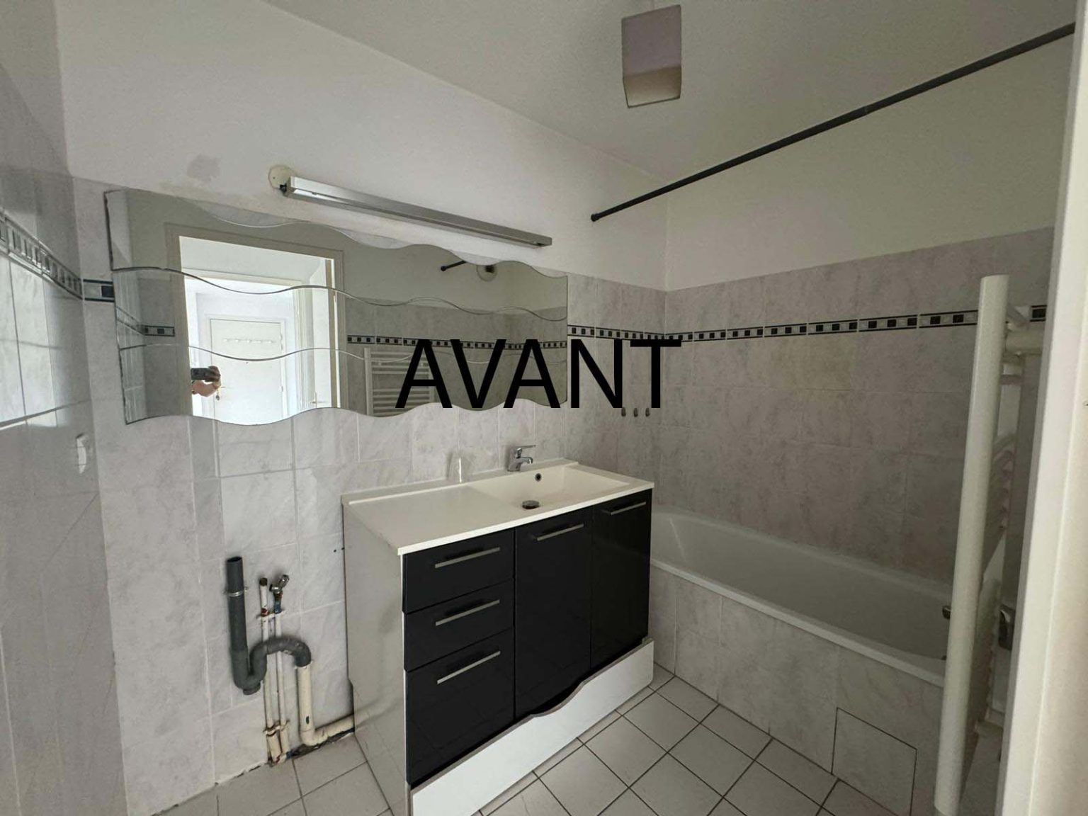 Salle de bain avant travaux – appartement Galini à Cannes