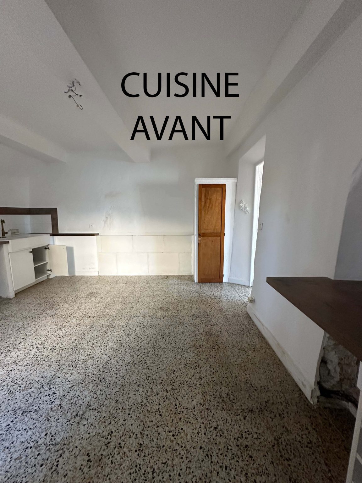 Cuisine avant travaux – villa Solea à Saint-Paul-de-Vence
