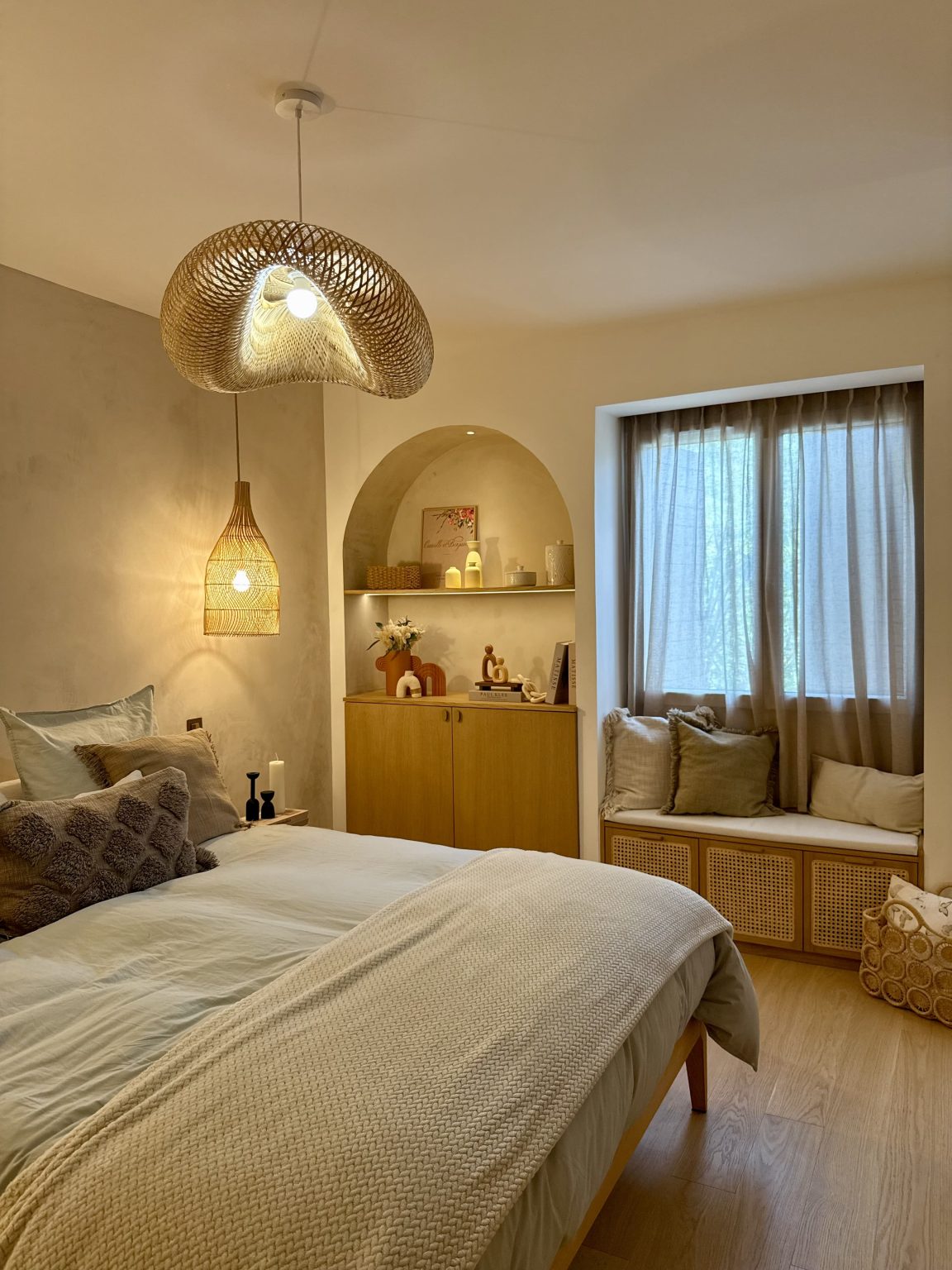 Chambre parentale avec enduit décoratif – suite parentale Lumea à Saint-Paul-de-Vence