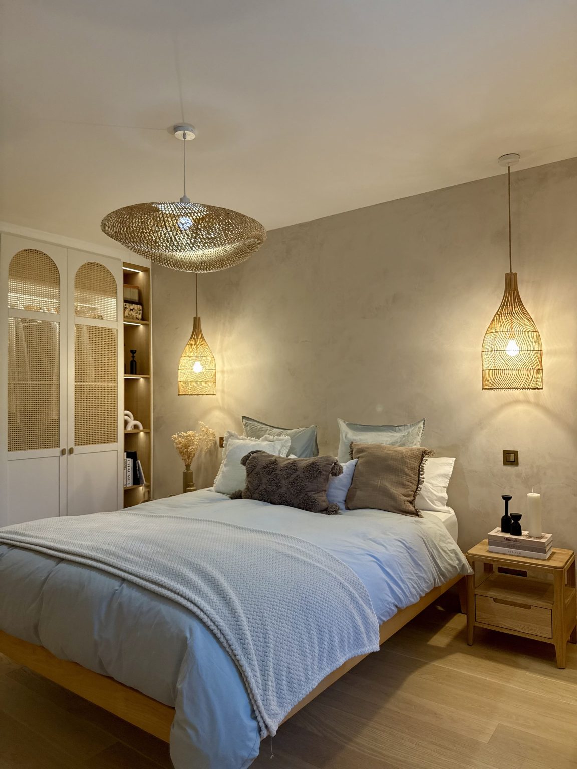 Chambre parentale avec enduit décoratif – suite parentale Lumea à Saint-Paul-de-Vence
