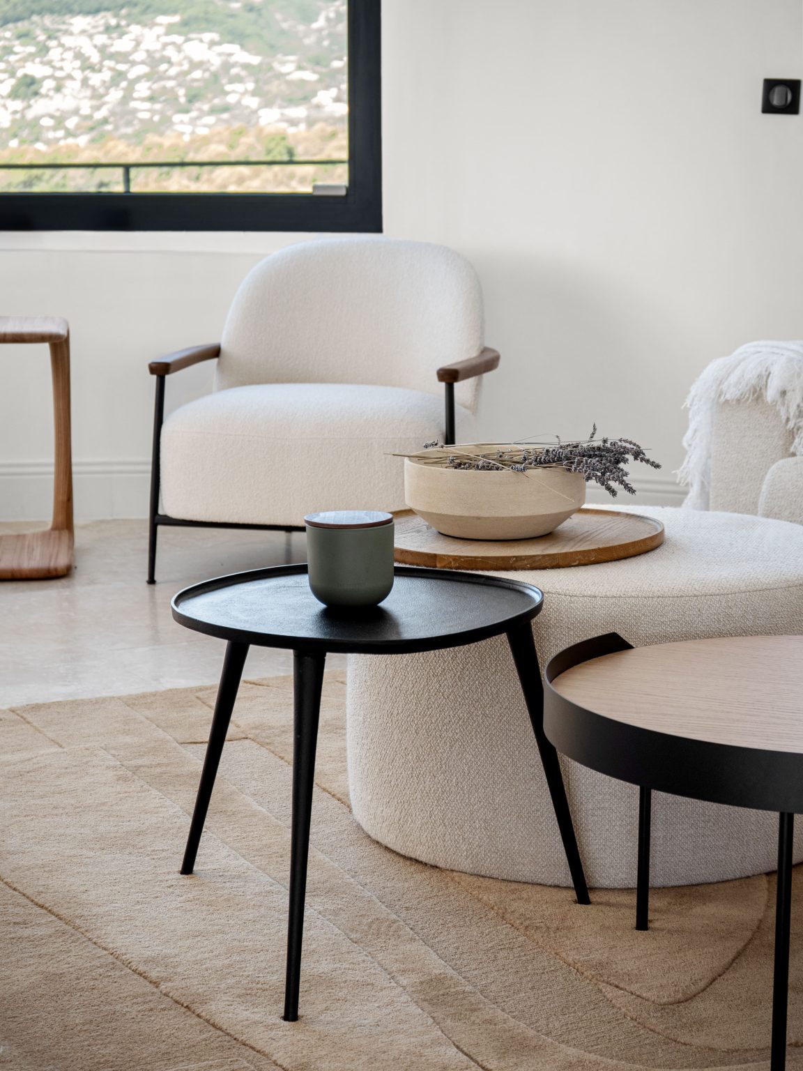 Salon mobilier Gubi et Treku – villa Villavista à Saint-Paul-de-Vence