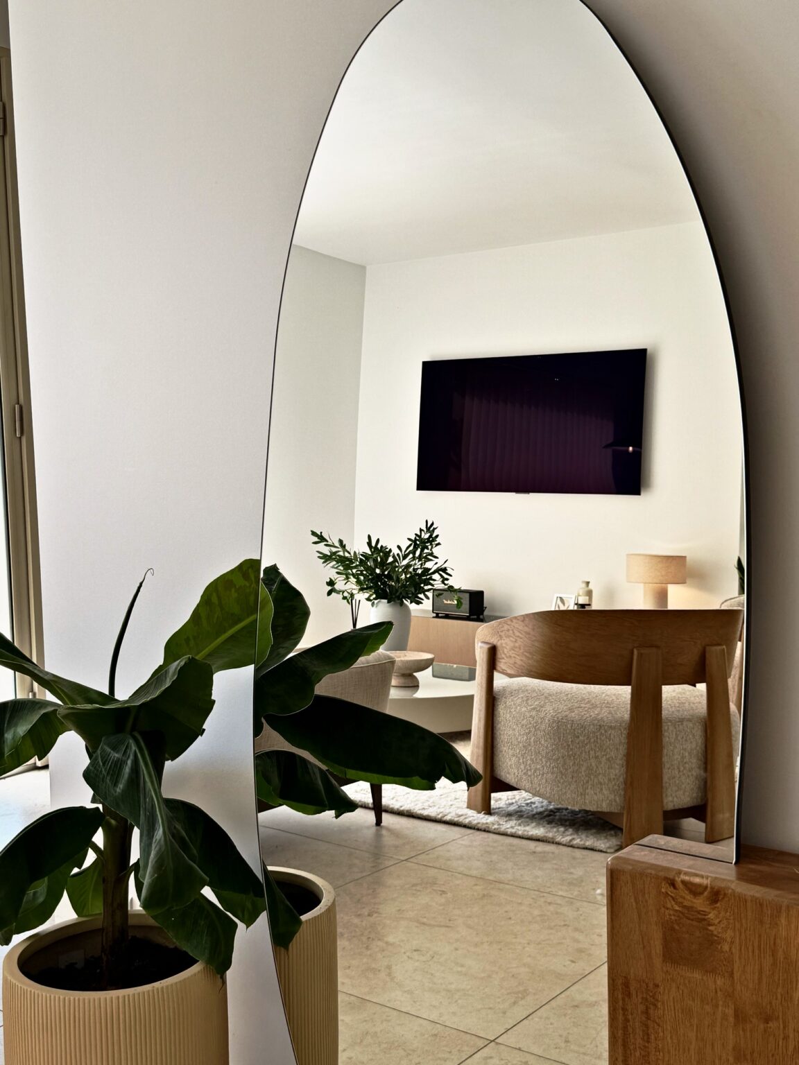 Miroir arche reflet sejour – villa Nova à Vence