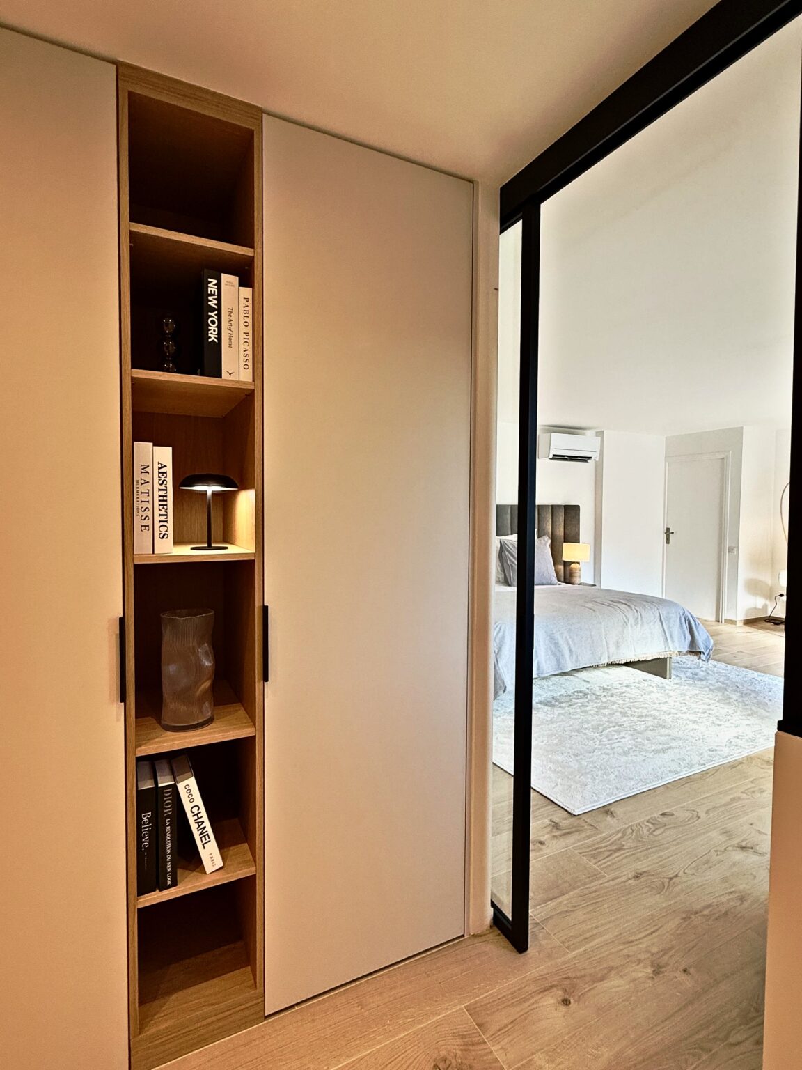 Placard niche eclairee vue chambre – villa Nova à Vence