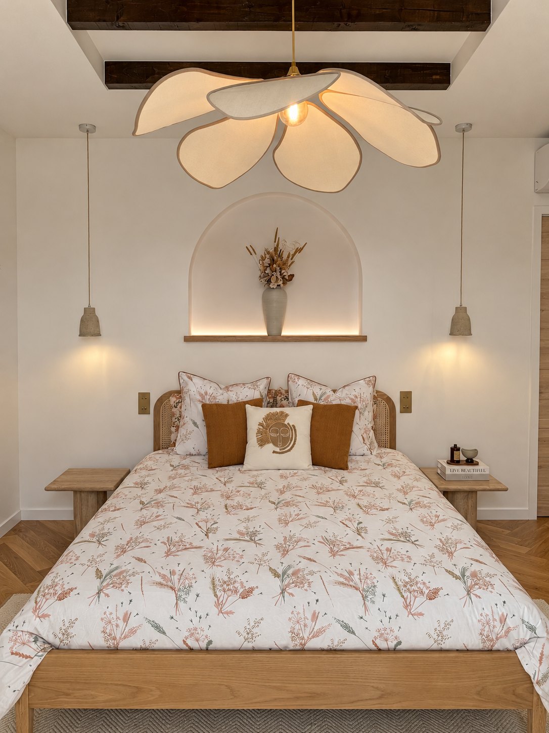 Chambre parentale rénovée, ambiance douce et lumière florale – Villa Solea à Saint-Paul-de-Vence