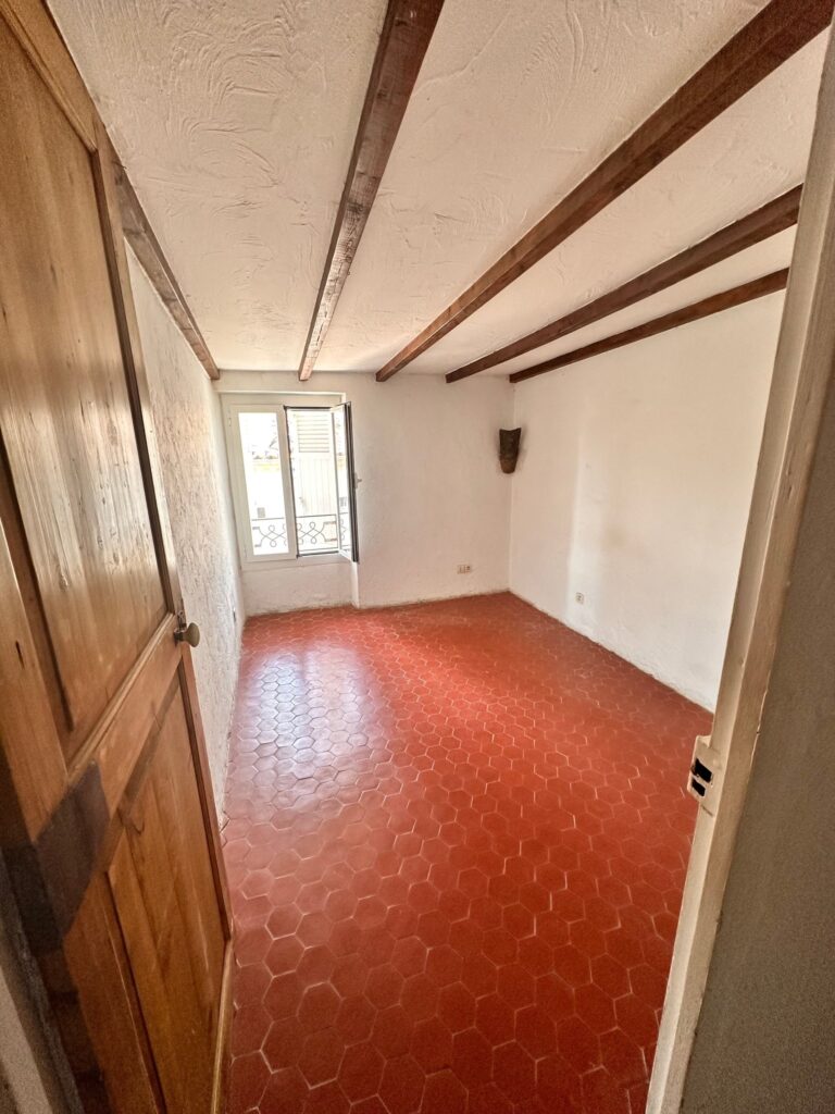 Chambre de bébé avant rénovation – Villa Solea