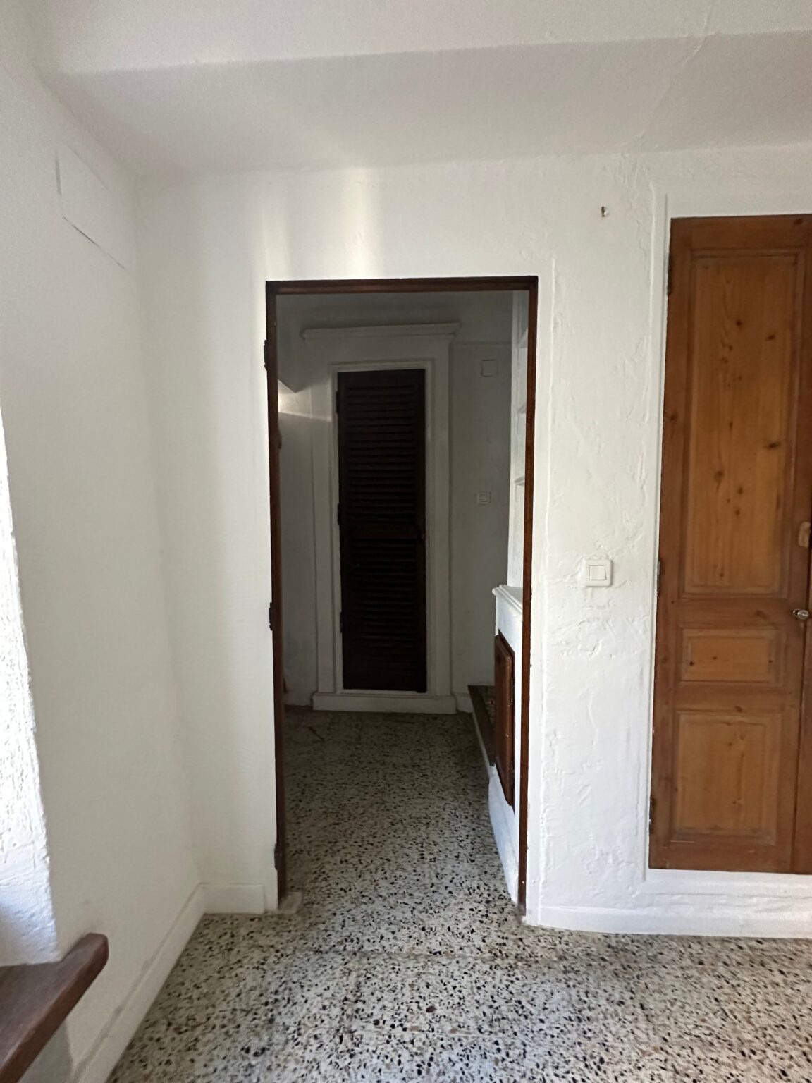 Couloir avant rénovation – Villa Solea