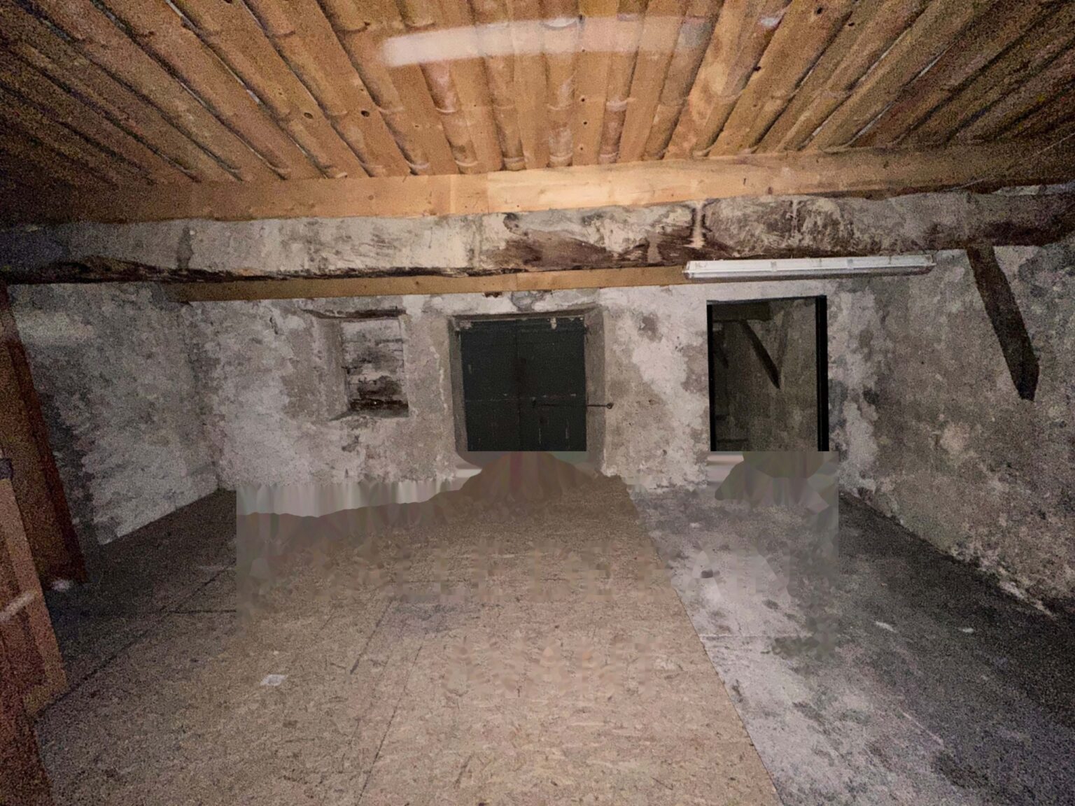 Grenier avant sa transformation en salle de bain – Villa Solea
